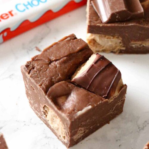 kinder fudge with chocolate Kinder bueno chunks on top