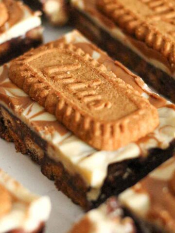 thumbnail image of lotus biscoff traybake tiffin slices