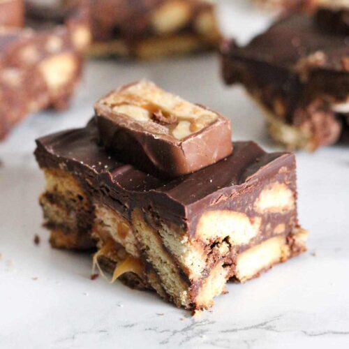 thumbnail image of snickers traybake slices