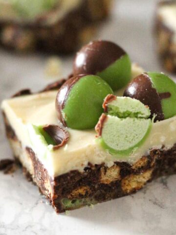 thumbnail image of square of mint aero traybake squares with aero bubbles on top