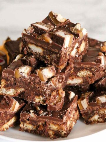 thumbnail image of twix tray bake slices on a plate