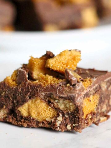 honeycomb cadbury crunchie tray bake slice