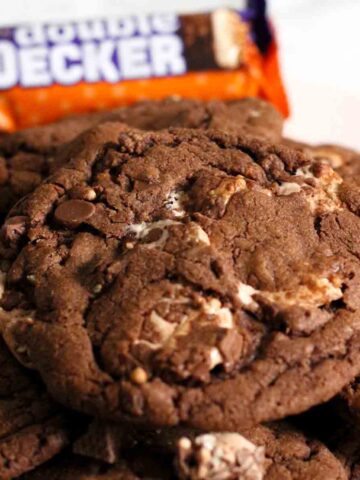 thumbnail image of pile of double decker cookies on a plate