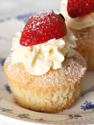 thumbnail image of victoria sponge cupcakes