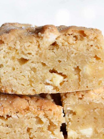 thumbnail image of lemon meringue blondies