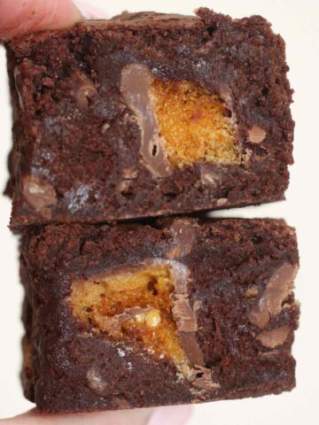 thumbnail image of two slices of chocolate honeycomb crunchie brownies