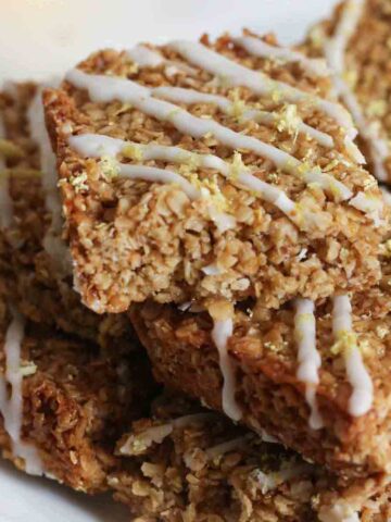 thumbnail image of lemon drizzle flapjacks in a pile