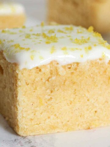 thumbnail image of lemon drizzle traybake cake