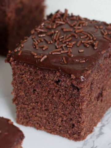 thumbnail image of old school chocolate traybake cake slices
