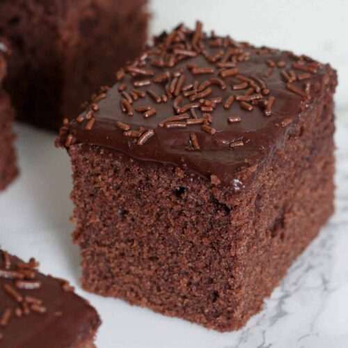 thumbnail image of old school chocolate traybake cake slices