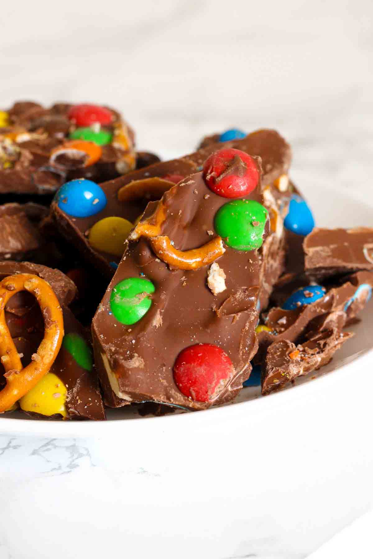 a plate of m&m chocolate bark
