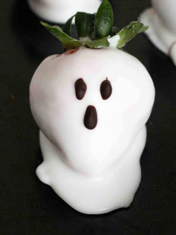 halloween chocolate covered strawberry ghosts thumbnail image