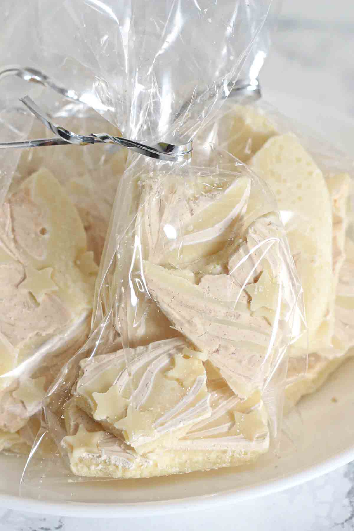 pieces of white chocolate peanut butter bark in small cellophane bags