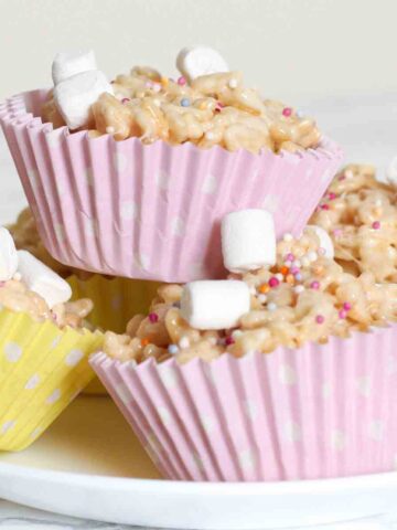 thumbnail image of marshmallow rice krispie cakes on a plate