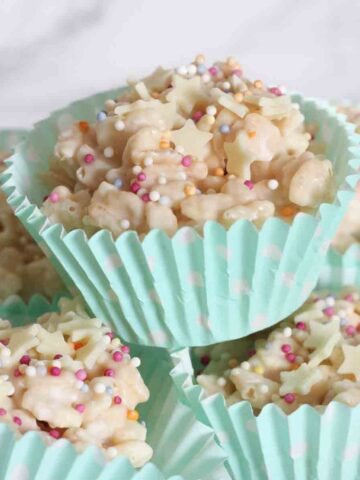 thumbnail image of white chocolate rice krispie cakes