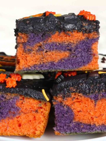 thumbnail image of marble halloween traybake cake slices