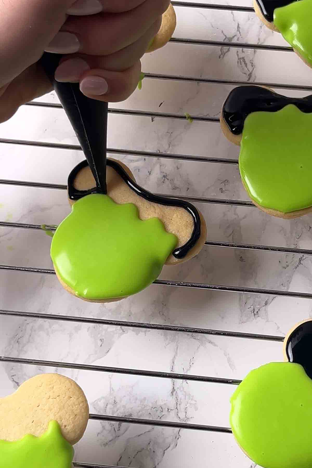 adding black icing