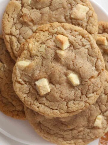thumbnail image of a plate of ginger and cinnamon cookies made without molasses