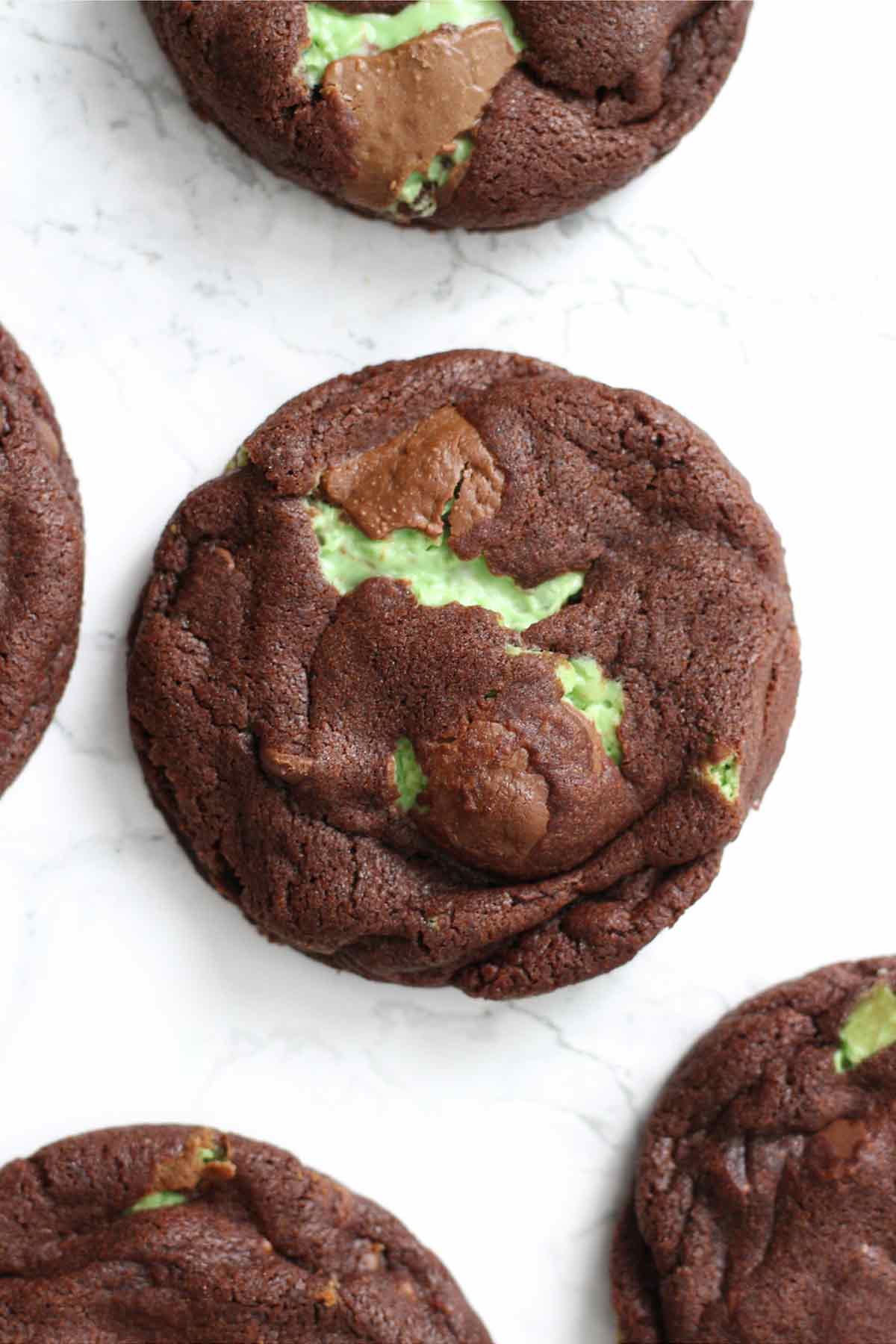 overhead image of mint chocolate aero cookies