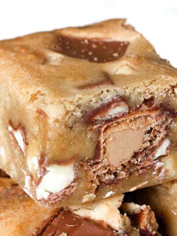 thumbnail image of kinder bueno blondies