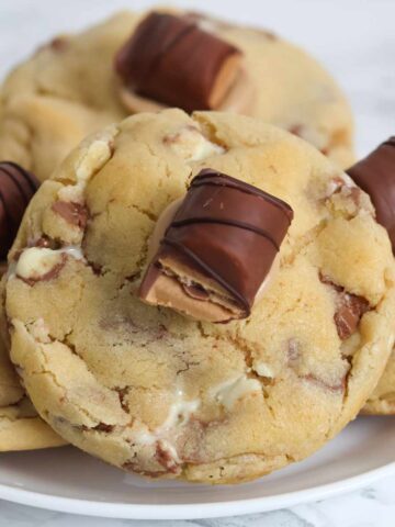 thumbnail image of stuffed kinder bueno nyc cookies