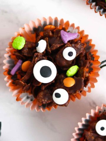 thumbnail image of halloween cornflake cakes