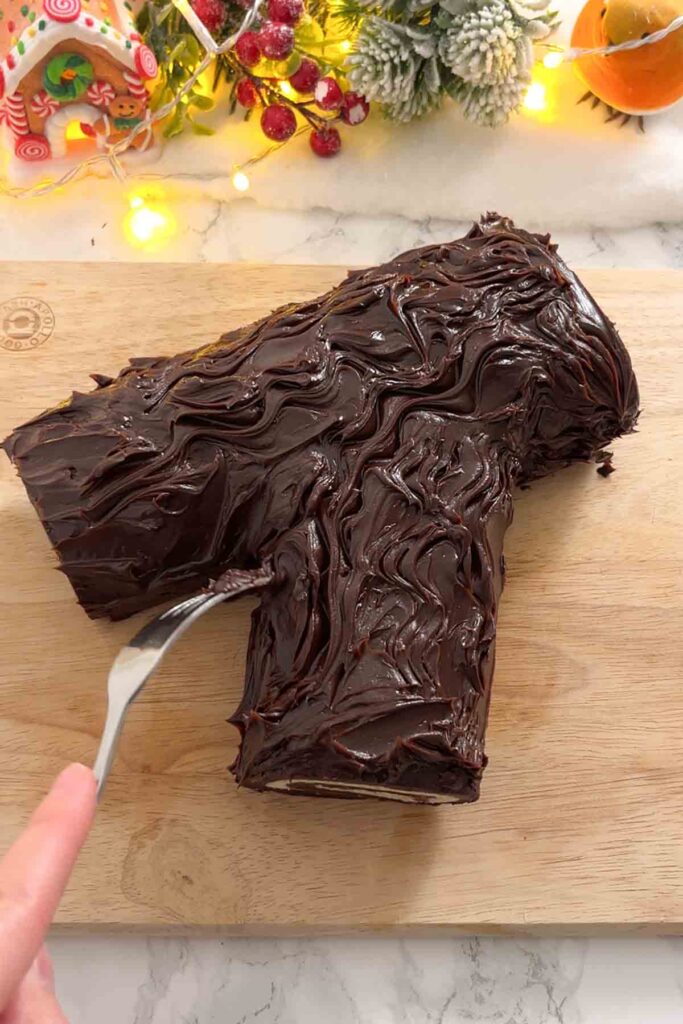 creating wavy lines in the ganache with a fork