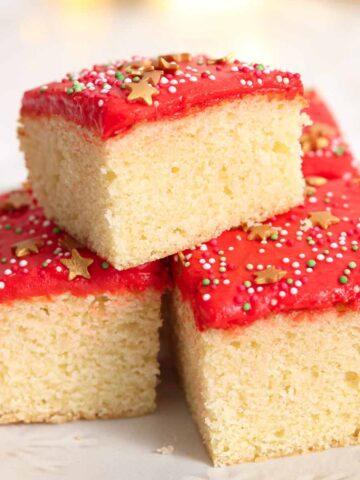 thumbnail image of christmas traybake sponge cake
