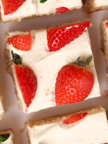 thumbnail image of strawberry white chocolate traybake