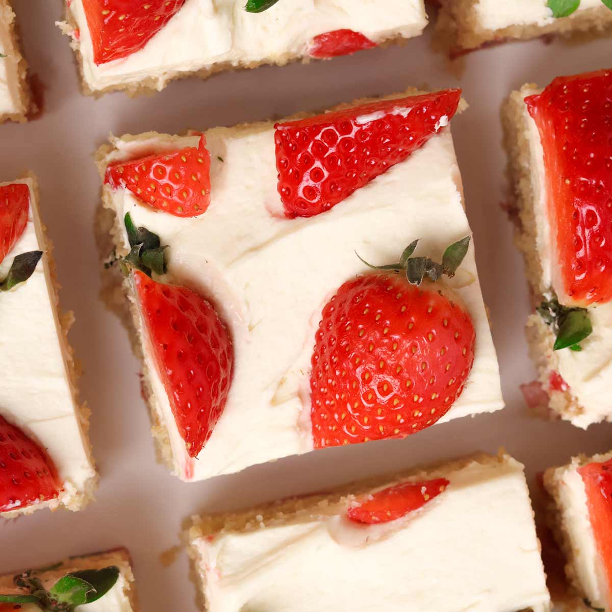 thumbnail image of strawberry white chocolate traybake