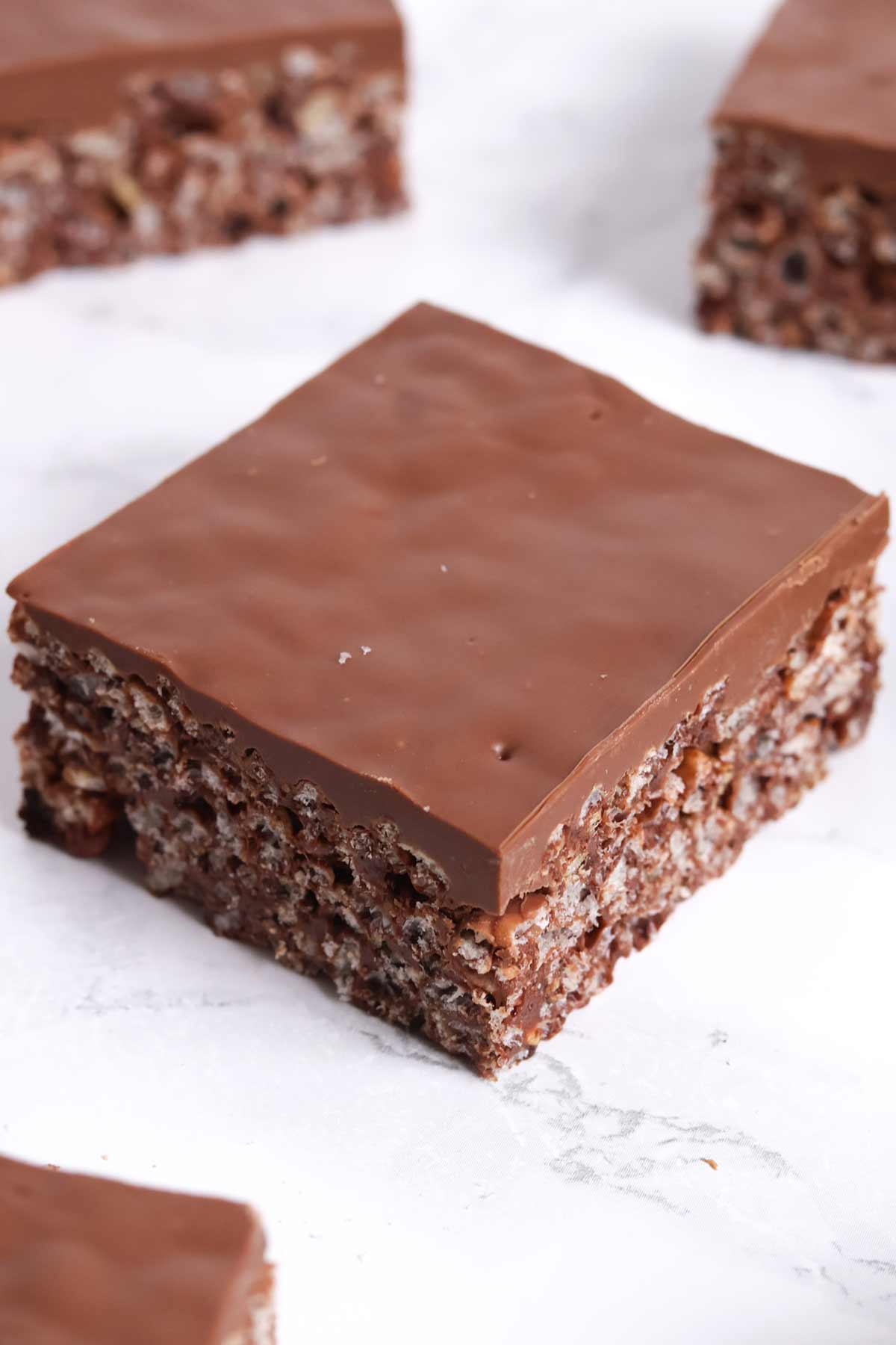 square bars of marshmallow rice krispie traybake