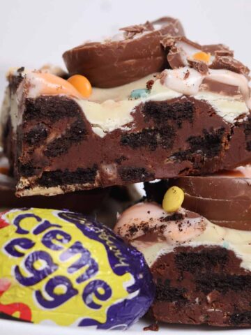 thumbnail image of no bake creme egg traybake slice