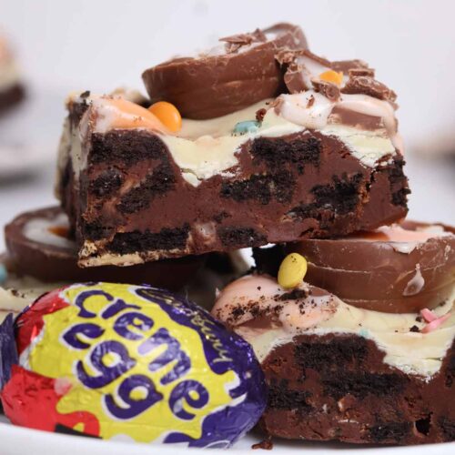 thumbnail image of no bake creme egg traybake slice