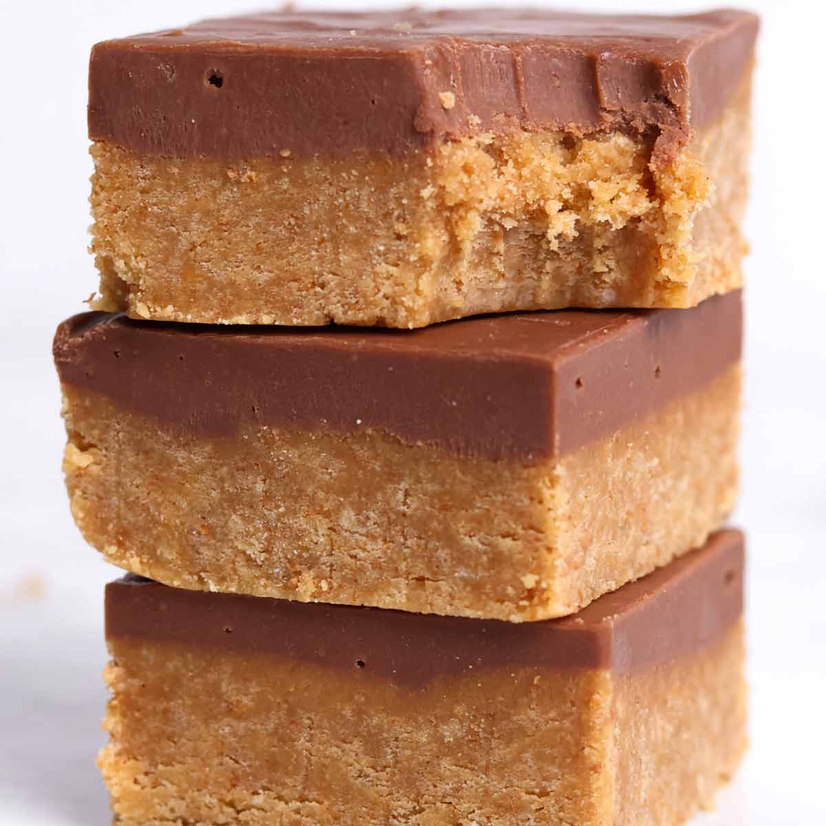 thumbnail image of chocolate fudge digestive biscuit traybake slice